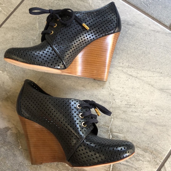 Tory Burch navy wedge lace up booties size 10.5 - Picture 3 of 7